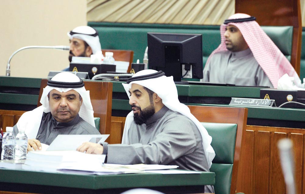 u0627u0644u0645u062du0631u064a u0645u062au0631u0626u0633u0627u064b u0627u0644u062cu0644u0633u0629 u0648u0625u0644u0649 u062cu0627u0646u0628u0647 u0639u0645u0627u062fu064a 