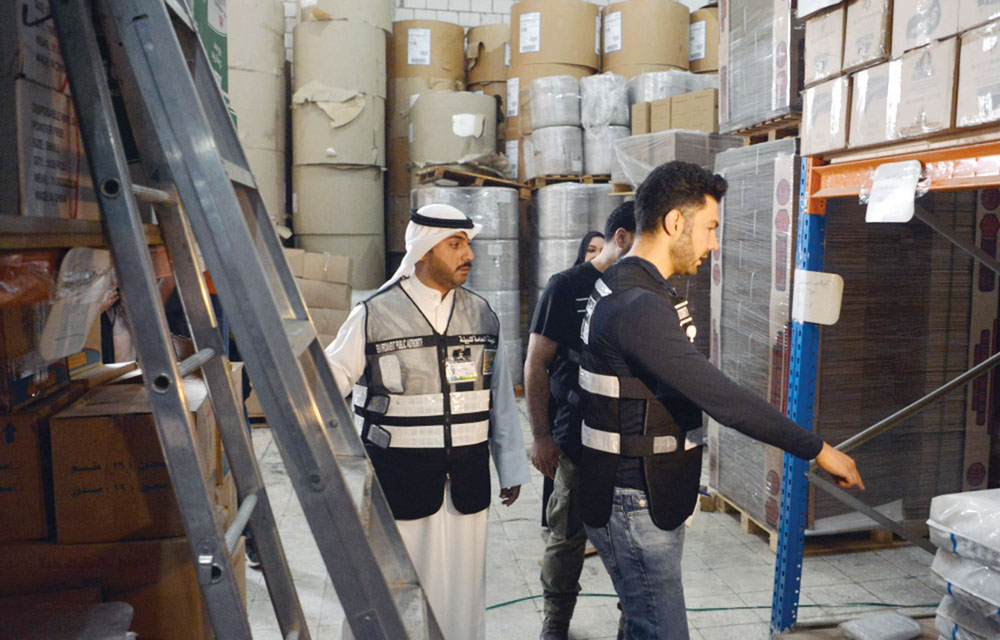 رصد مخالفات في شروط التخزين