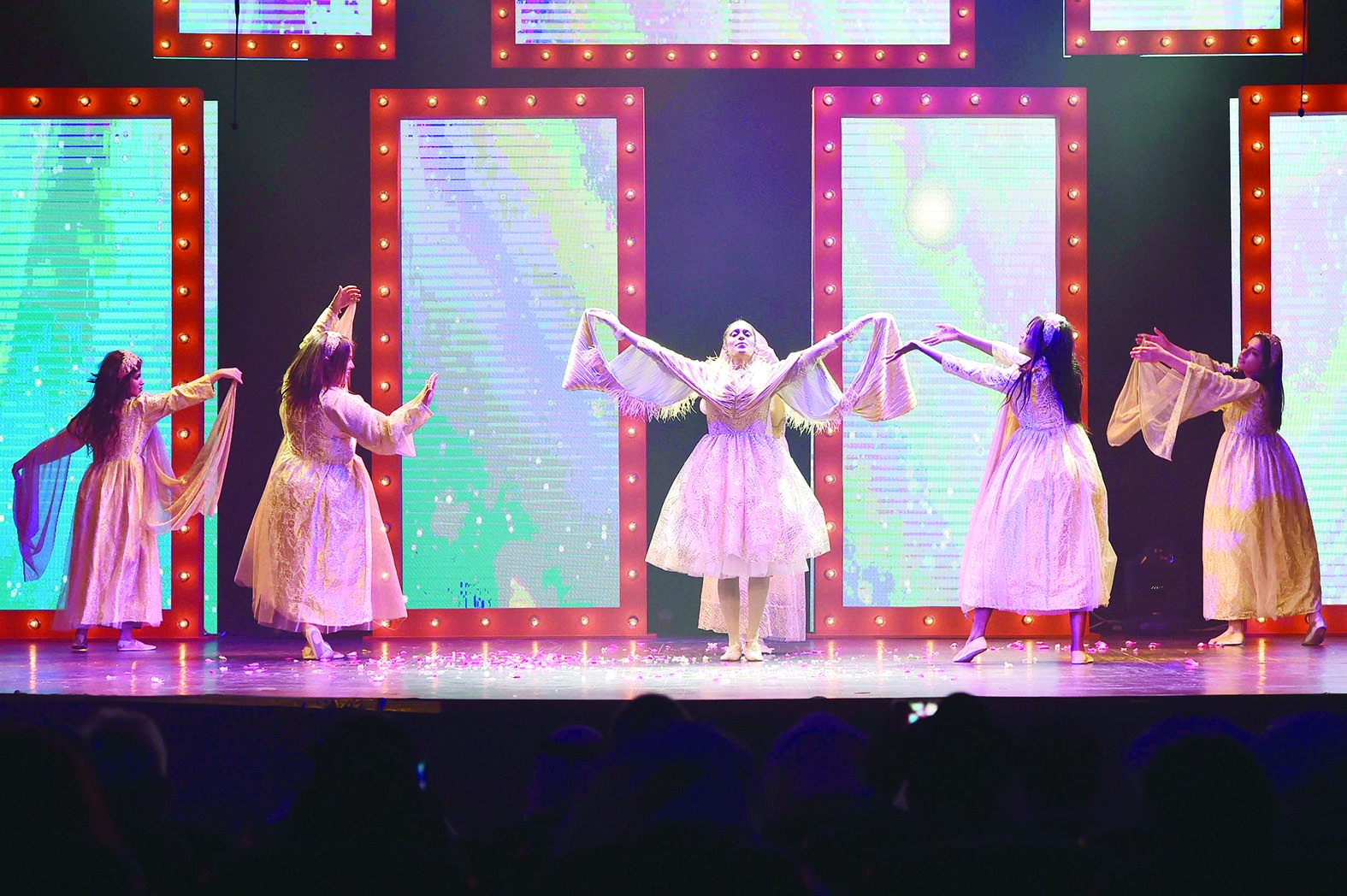 من عرض الافتتاح