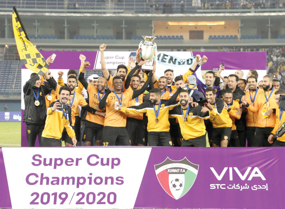 u0644u0627u0639u0628u0648 u0627u0644u0642u0627u062fu0633u064au0629 u064au062du062au0641u0644u0648u0646 u0628u0643u0623u0633 u0627u0644u0633u0648u0628u0631                                    t                  (u0627u0644u0623u0632u0631u0642 u062fu0648u062a u0643u0648u0645)