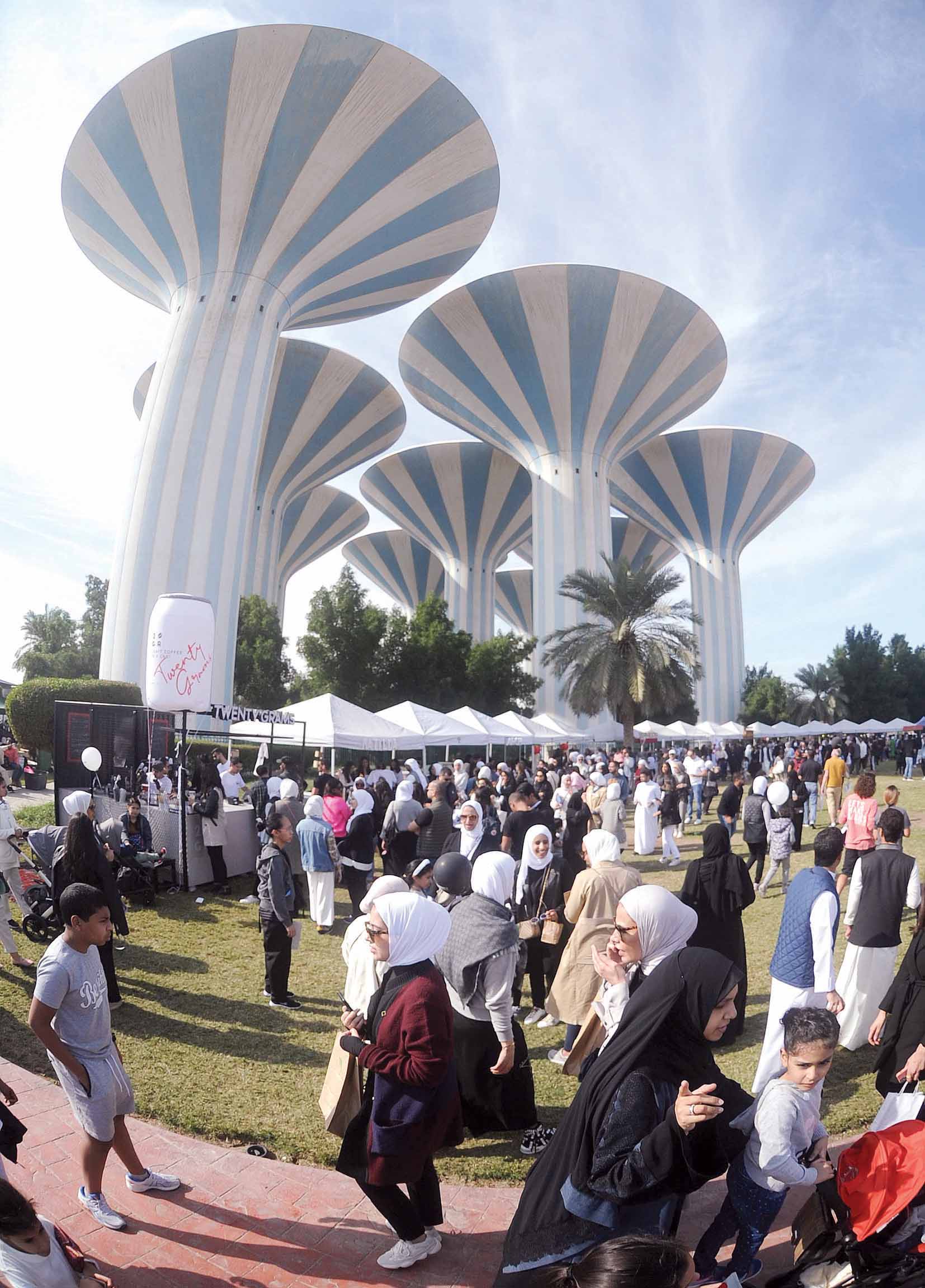 الحديقة اكتظت بزوار المعرض