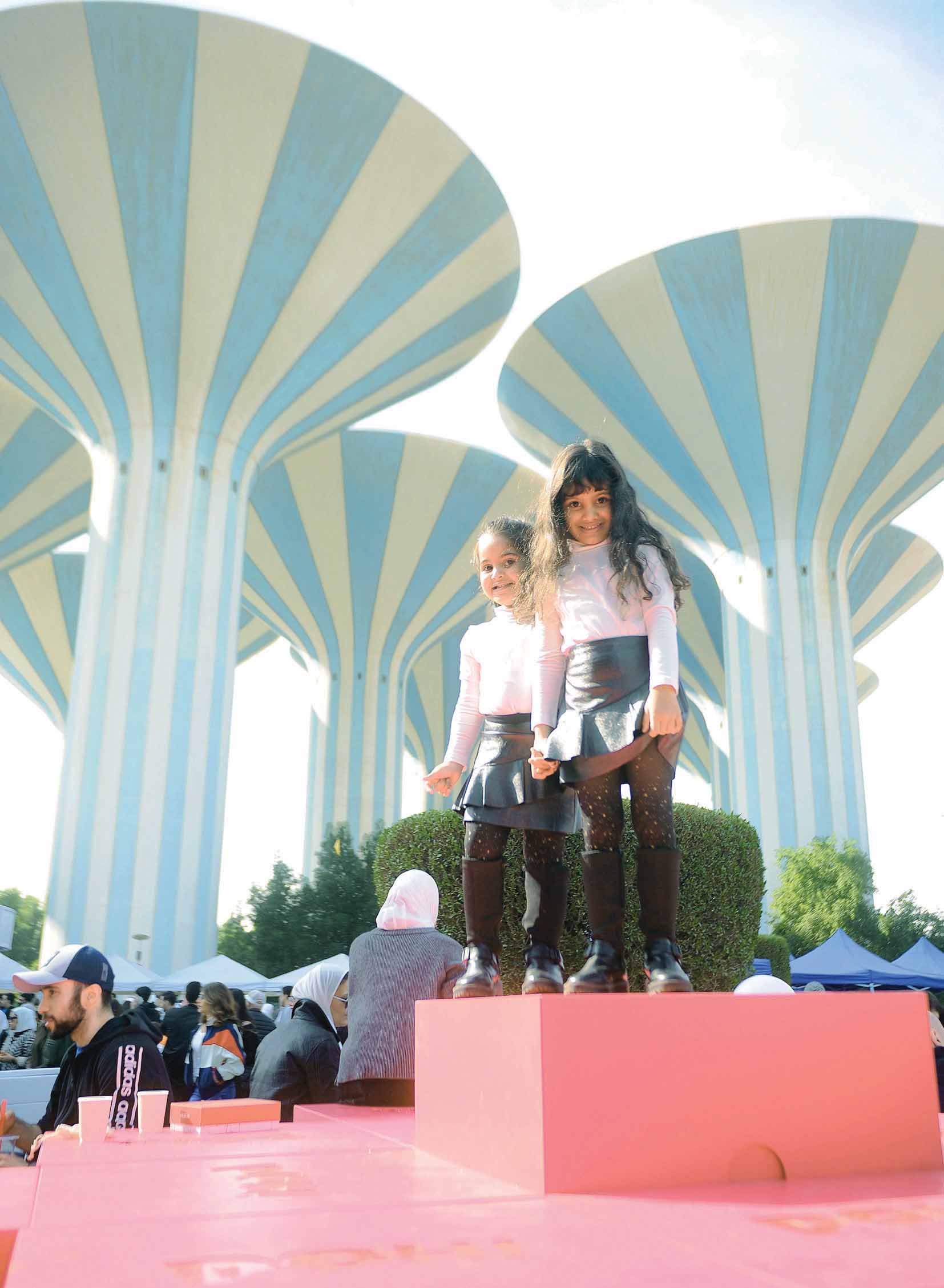 نجلاء وعلياء صالح المنصور