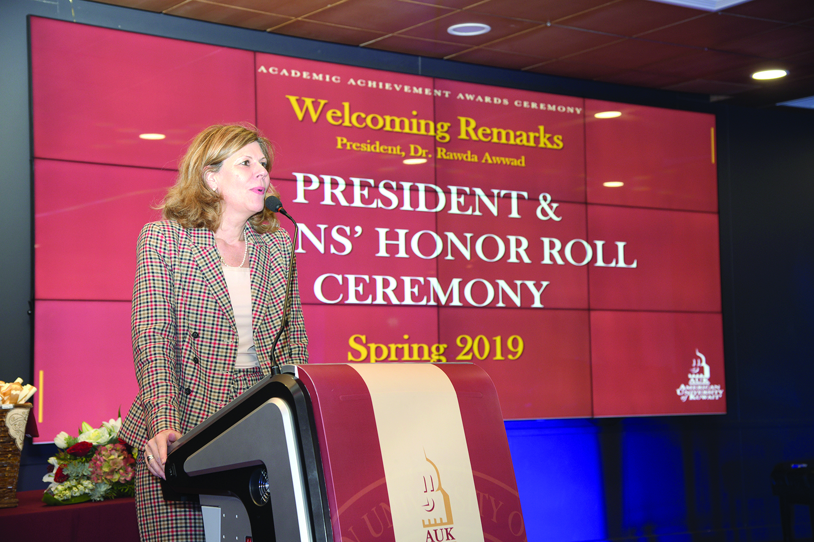  روضة عواد تلقي كلمتها