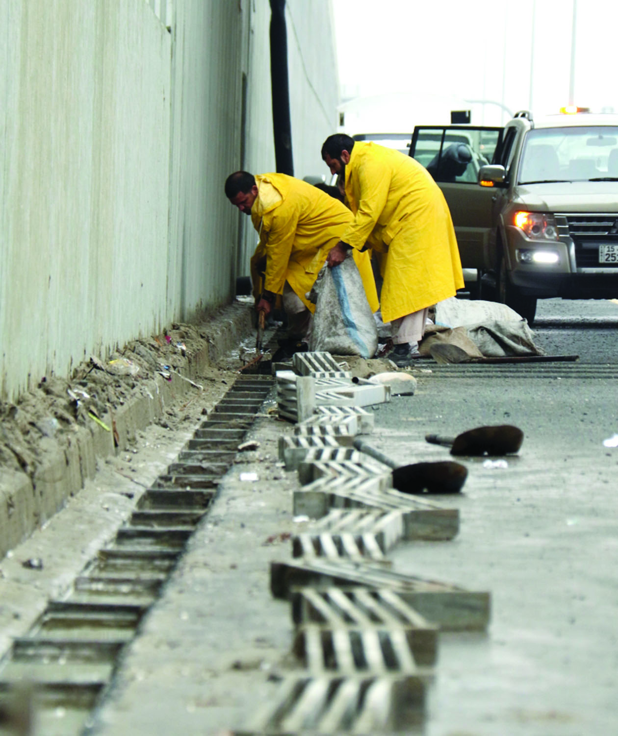 تنظيف خطوط تصريف المياه