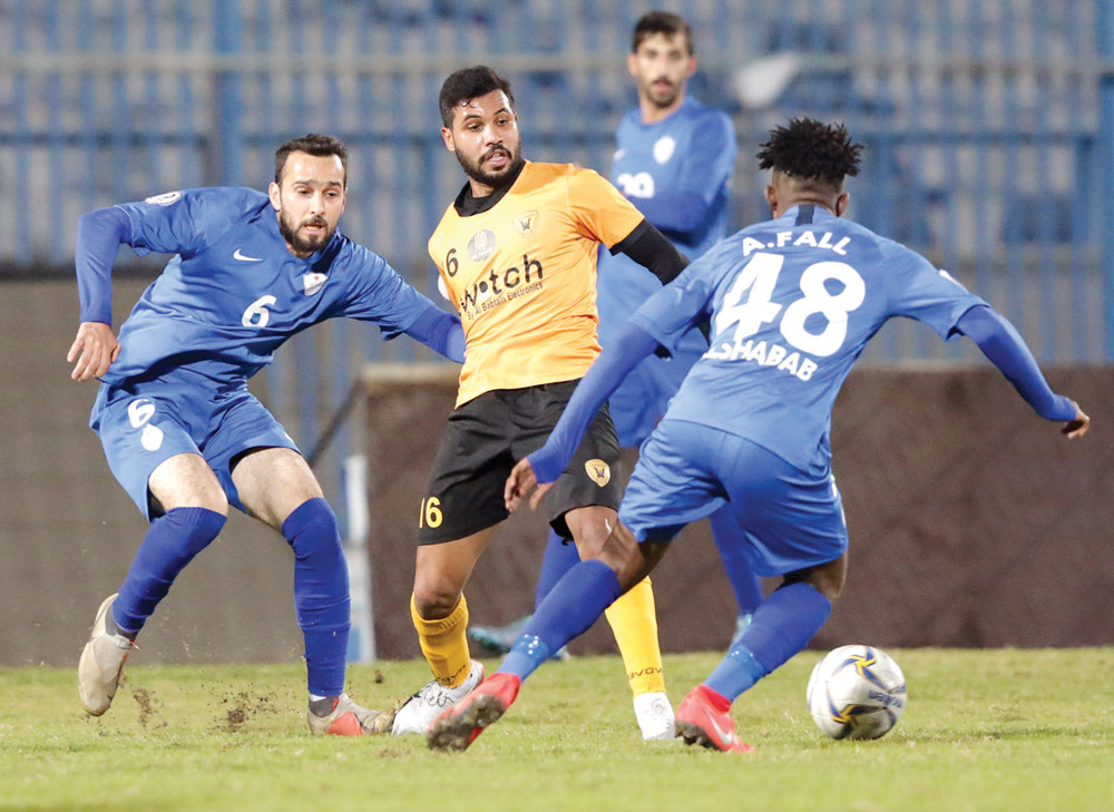 u00abu0643u0645u0627u0634u0629 u0634u0628u0627u0628u064au0629u00bb u0639u0644u0649 u0644u0627u0639u0628 u0627u0644u0642u0627u062fu0633u064au0629 u0645u062du0645u062f u0627u0644u0641u0647u062f            t          (u0627u0644u0623u0632u0631u0642 u062fu0648u062a u0643u0648u0645)