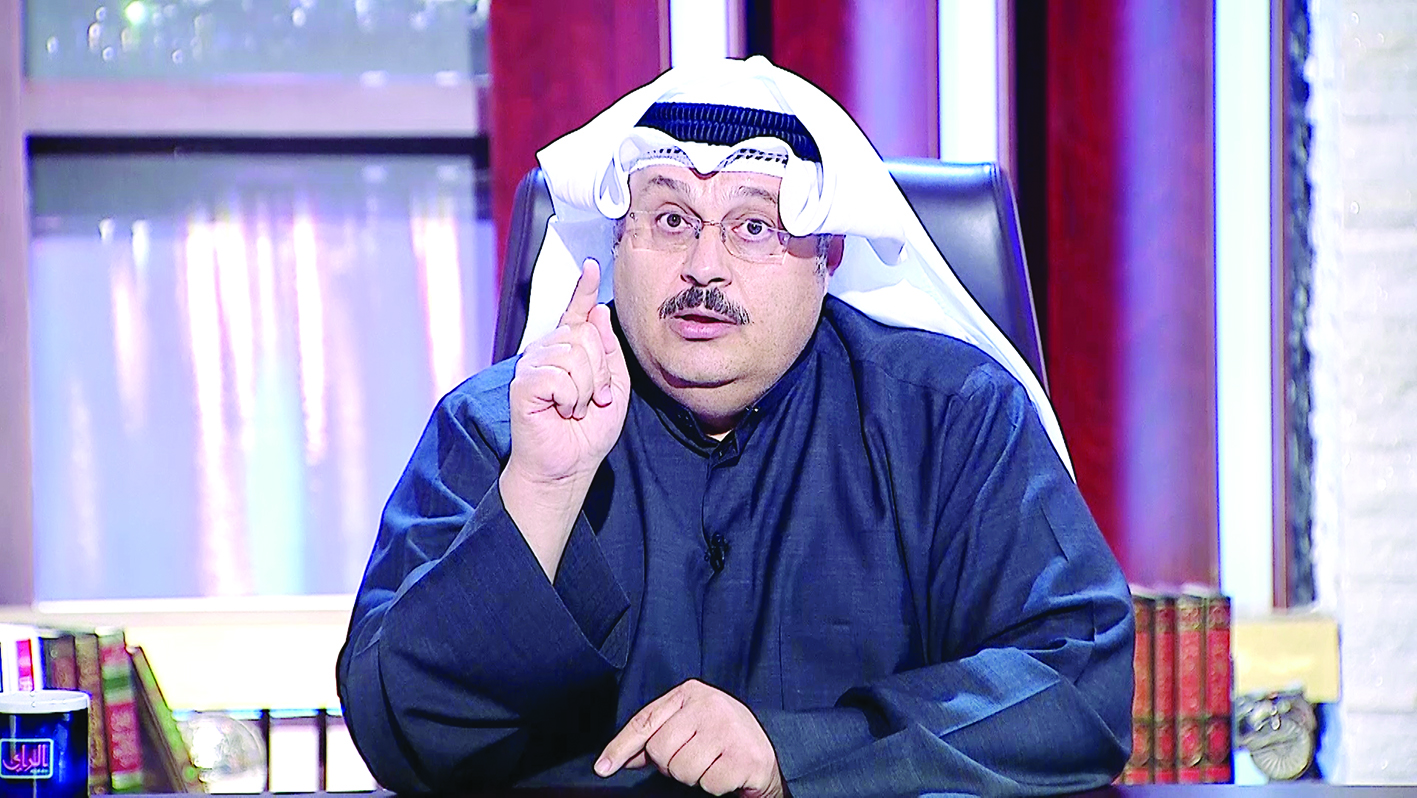 الزميل وليد الجاسم متحدثاً في برنامج «عشر إلا عشر»