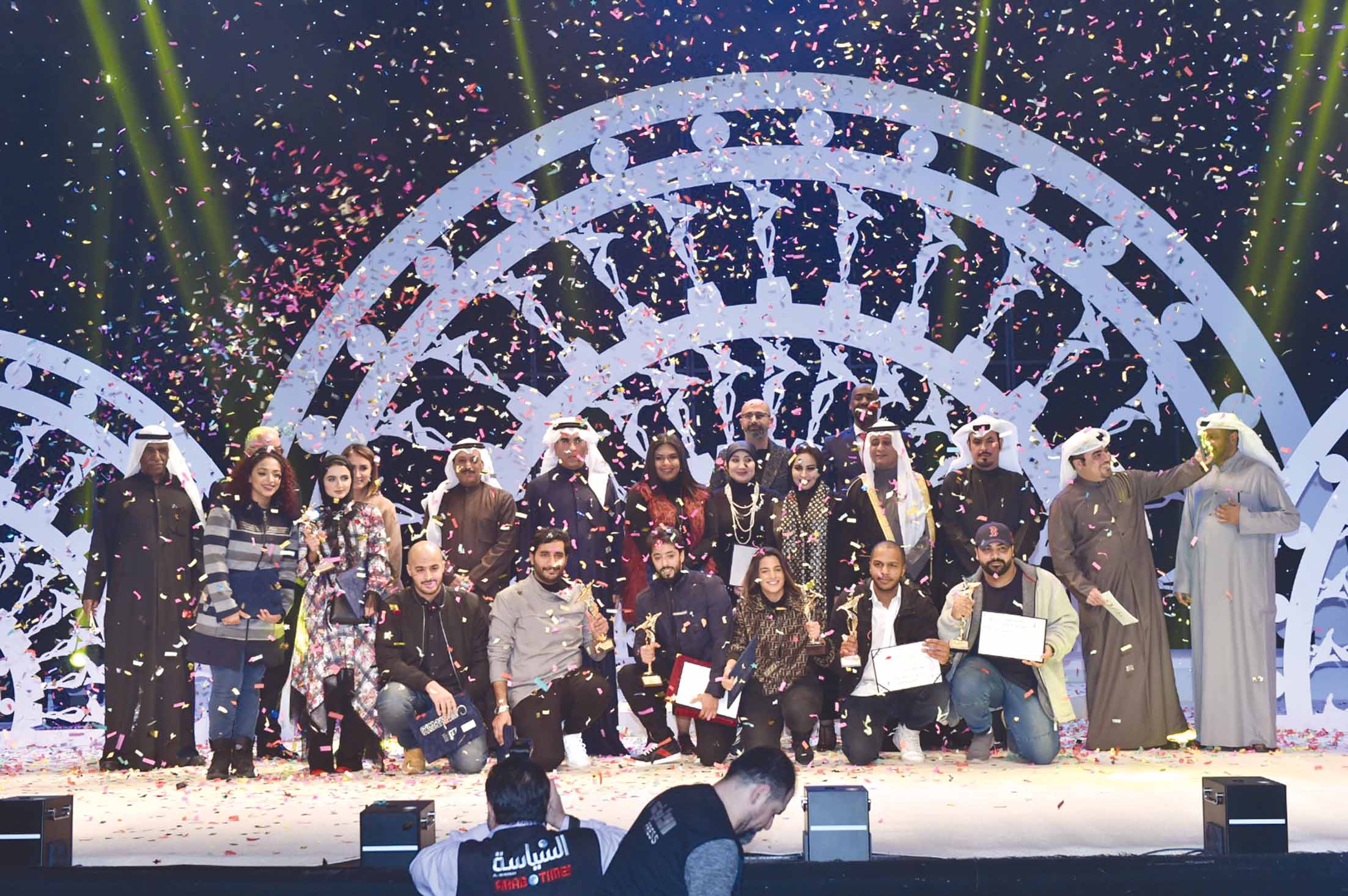 u0627u0644u0645u0643u0631u0645u0648u0646 u0641u064a u0644u0642u0637u0629 u062cu0645u0627u0639u064au0629 