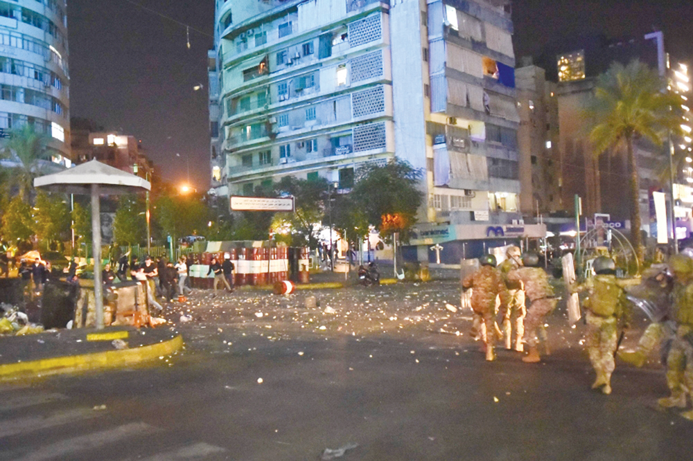 مواجهات في كورنيش المزرعة ليل الجمعة - السبت     	                             (أ ف ب)