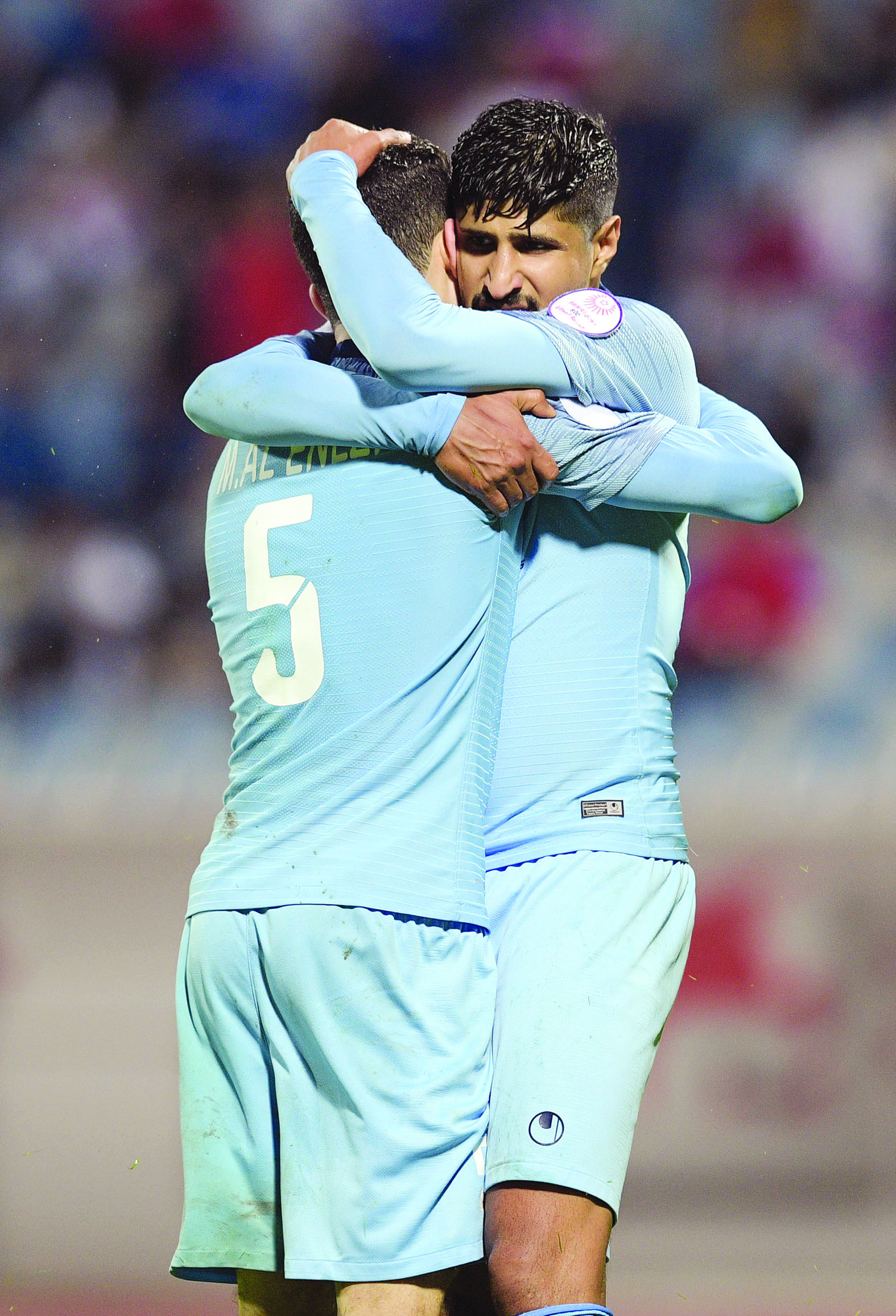 u0644u0627u0639u0628 u0627u0644u0633u0627u0644u0645u064au0629 u0645u0633u0627u0639u062f u0646u062fu0627 u0645u062du062au0641u0644u0627u064b u0645u0639 u0645u0633u0627u0639u062f u0637u0631u0627u062f u0628u0627u0644u0641u0648u0632 u0639u0644u0649 u00abu0627u0644u0643u0648u064au062au00bb      t           (u0627u0644u0623u0632u0631u0642 u062fu0648u062a u0643u0648u0645)