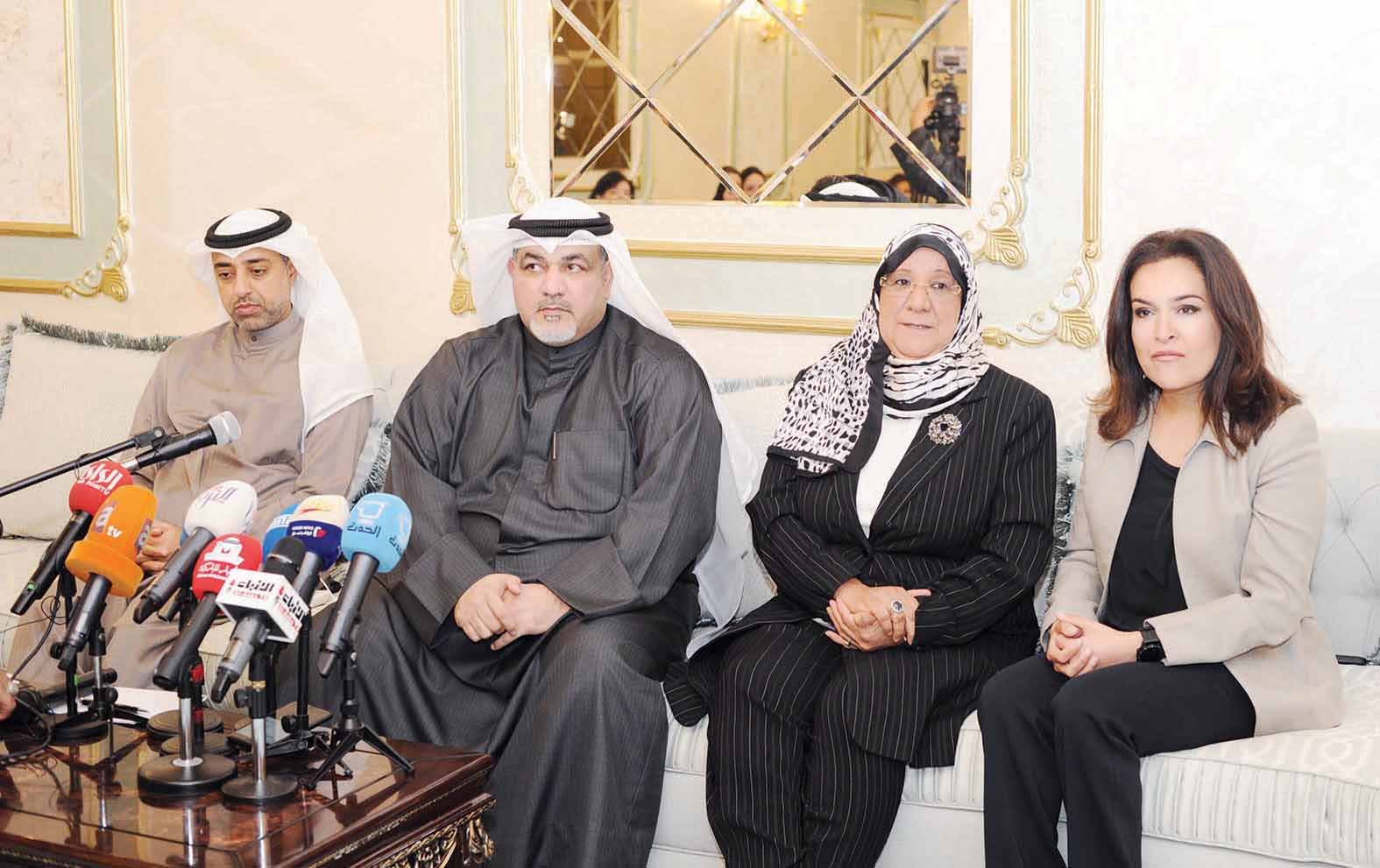 المضف والمبارك وجيرمن والعيدان خلال الندوة 