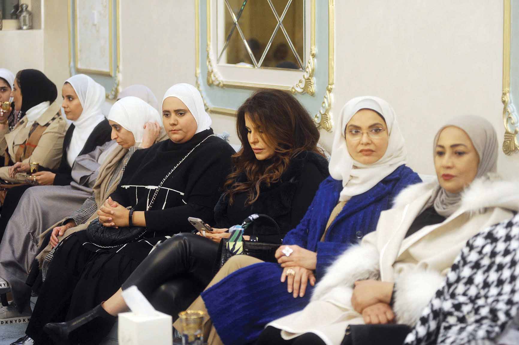 سيدات حضرن الندوة