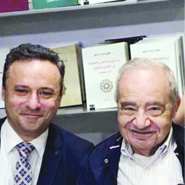 ... ومع نجله طارق