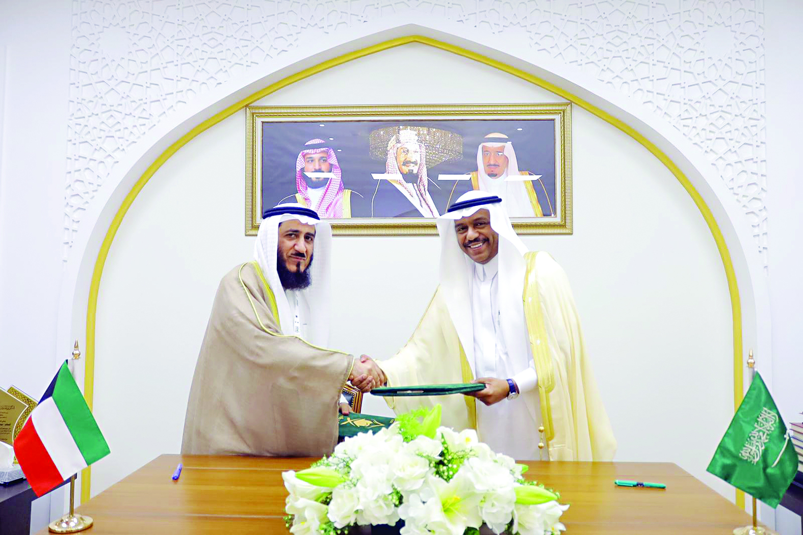 u0639u0645u0627u062fu064a u0648u0645u0634u0627u0637 u064au062au0628u0627u062fu0644u0627u0646 u0648u062bu0627u0626u0642 u0627u0644u0627u062au0641u0627u0642u064au0627u062a