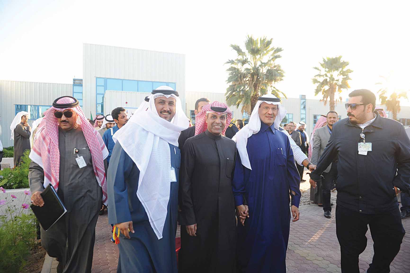 خالد الفاضل وعبد العزيز بن سلمان والزميل تركي المغامس           	          (تصوير بسام زيدان)