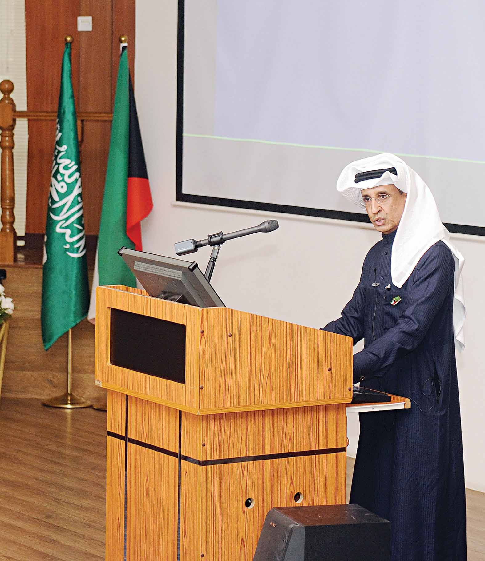 محمد المري يلقي كلمته