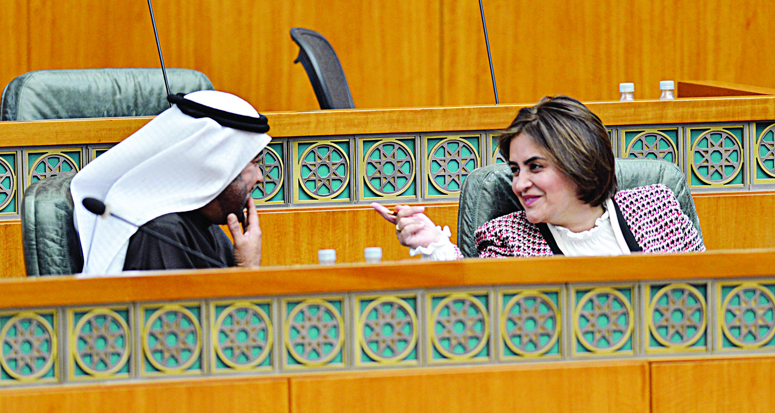 حديث بين أسيري والدقباسي