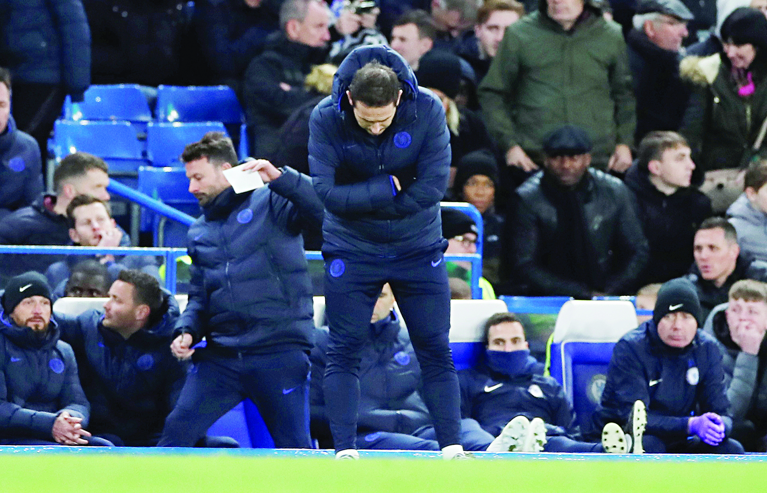 مدرب تشلسي فرانك لامبارد خائباً خلال المباراة مع ساوثمبتون                    	                              (رويترز)