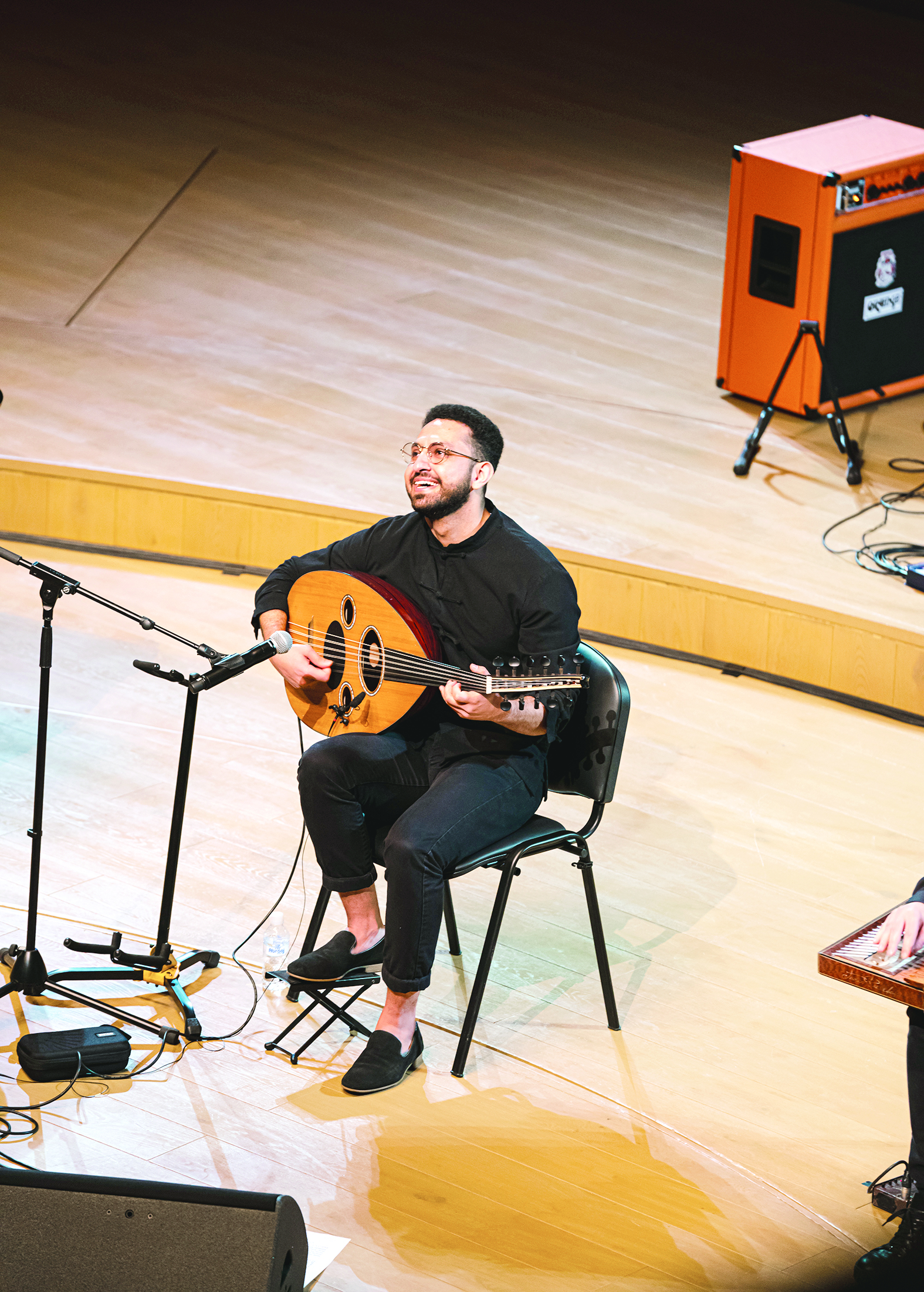 ... ومتفاعلاً مع الجمهور