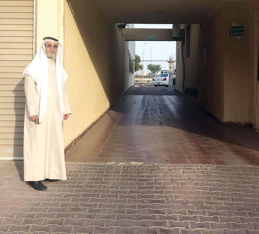 زايد العتيبي أمام ممر العطاء 