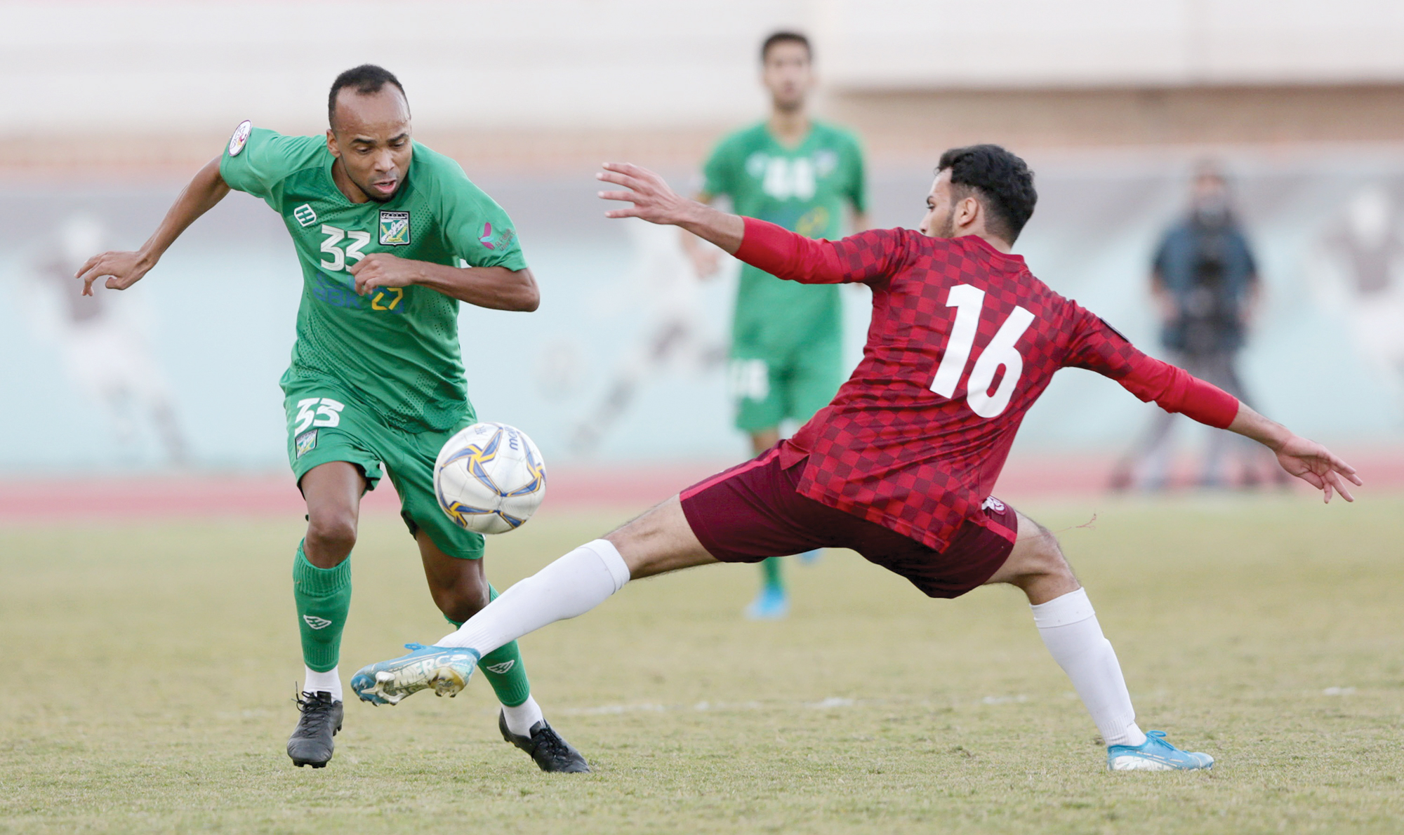 u0627u0644u0646u0635u0631 u0627u0644u0639u0642u0628u0629 u0627u0644u0627u062eu064au0631u0629 u0623u0645u0627u0645 u0627u0644u0639u0631u0628u064a u0646u062du0648 u0628u0644u0648u063a u0627u0644u0646u0647u0627u0626u064a                    t    (u0627u0644u0623u0632u0631u0642 u062fu0648u062a u0643u0648u0645)