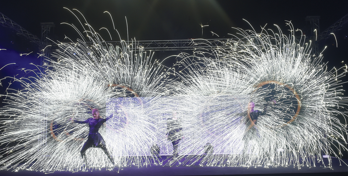 عرض ناري داخل مجمع الكوت