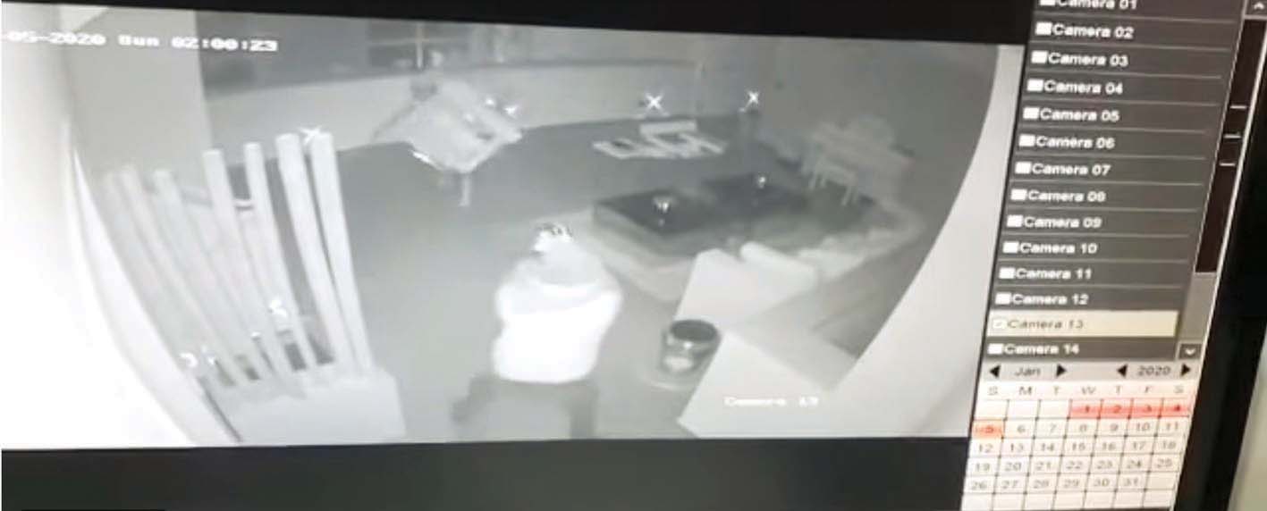 u0627u0644u0644u0635 u064au0634u0647u0631 u0645u0633u062fu0633u0647 u0641u064a u0648u062cu0647 u0641u0627u062fu064a u0627u0644u0630u064a u062du0645u0649 u0646u0641u0633u0647 u0628u0643u0631u0633u064a u0641u064a u0627u0644u0628u062fu0627u064au0629