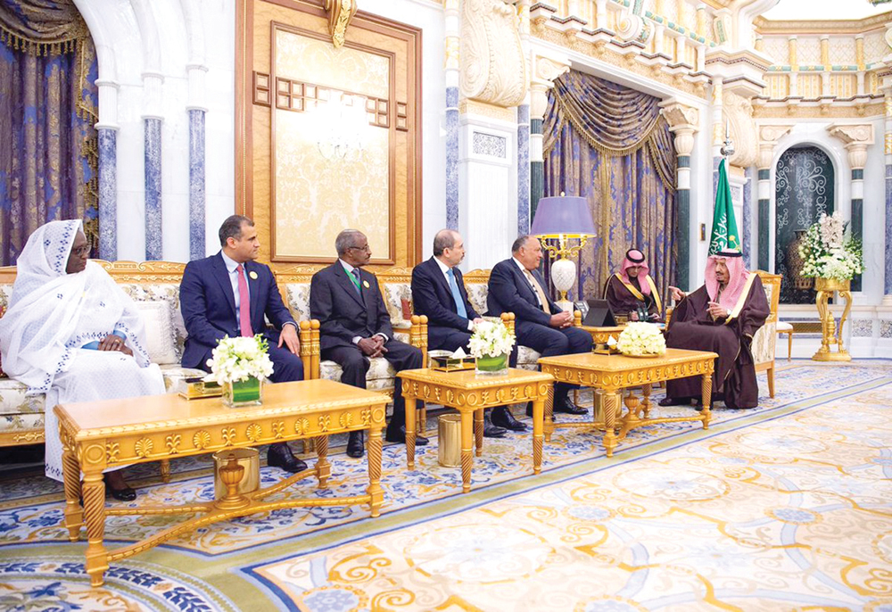 u062eu0627u062fu0645 u0627u0644u062du0631u0645u064au0646 u062eu0644u0627u0644 u0627u0633u062au0642u0628u0627u0644u0647 u0648u0632u0631u0627u0621 u062eu0627u0631u062cu064au0629 u062fu0648u0644 u0627u0644u0628u062du0631 u0627u0644u0623u062du0645u0631 u0648u062eu0644u064au062c u0639u062fu0646t (u0648u0627u0633) 