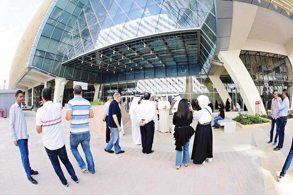 كيف ستتم معادلة شهادة الدكتوراه بمثيلاتها في الكويت إذا كانت الجامعة لا تعطي هذه الدرجة؟!