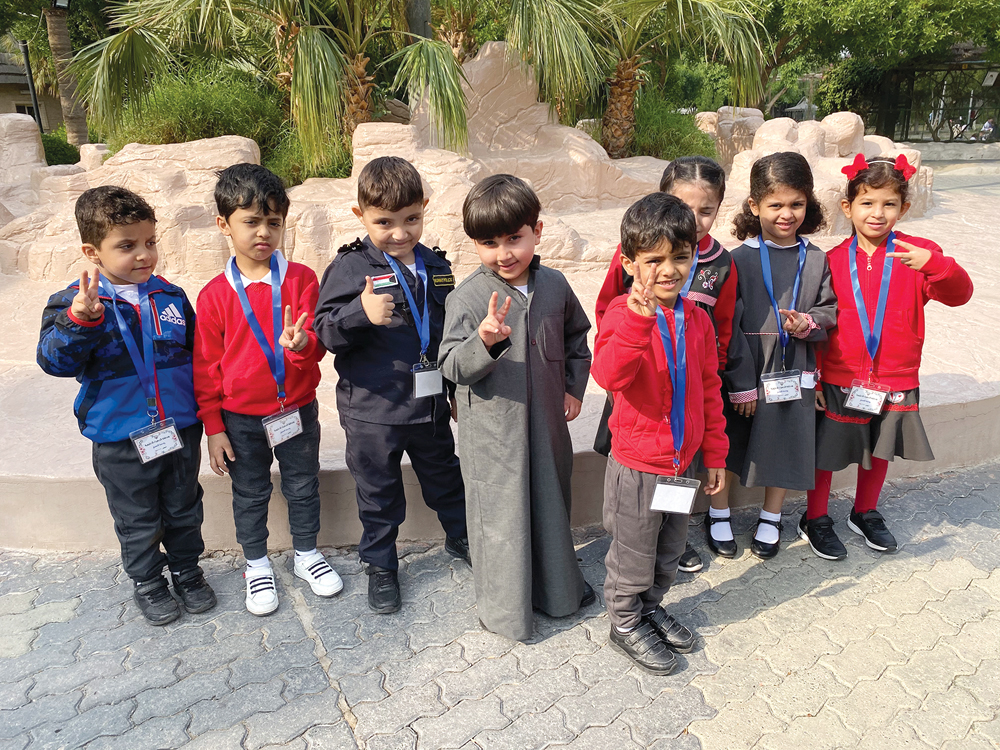 أطفال روضة النسيم في الحديقة