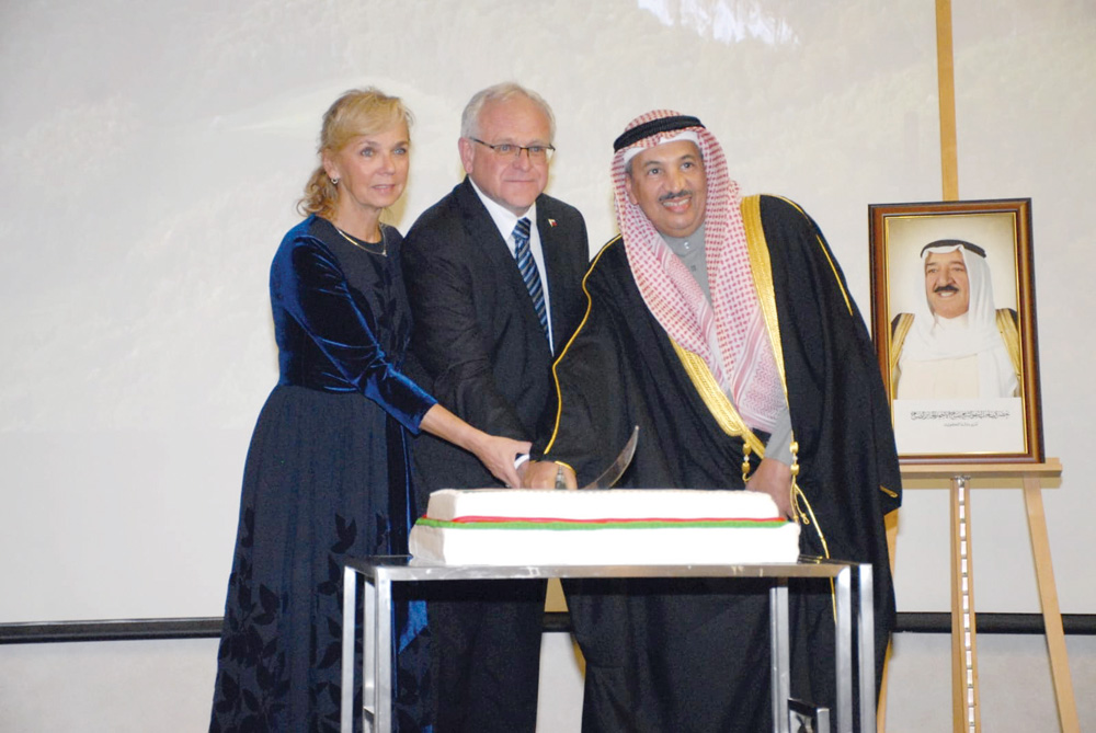 u0627u0644u0648u0632u064au0631 u0627u0644u062cu0627u0633u0645 u0645u0634u0627u0631u0643u0627u064b u0627u0644u0633u0641u064au0631 u0627u0644u0633u0644u0648u0641u0627u0643u064a u0648u062du0631u0645u0647 u0642u0637u0639 u0642u0627u0644u0628 u0627u0644u062du0644u0648u0649