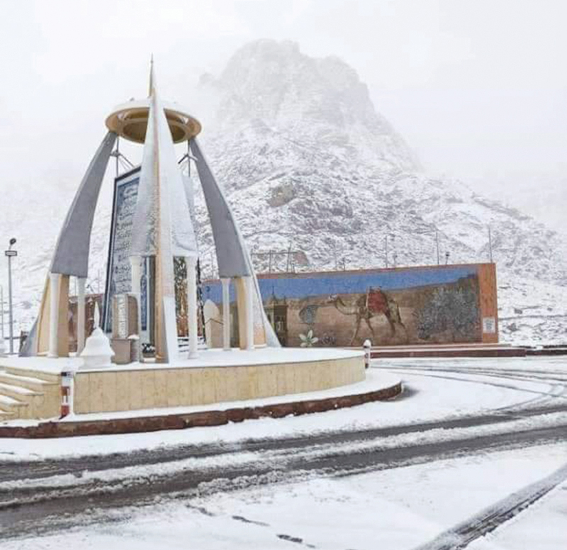 الأبيض يغطي سانت كاترين في سيناء بمصر