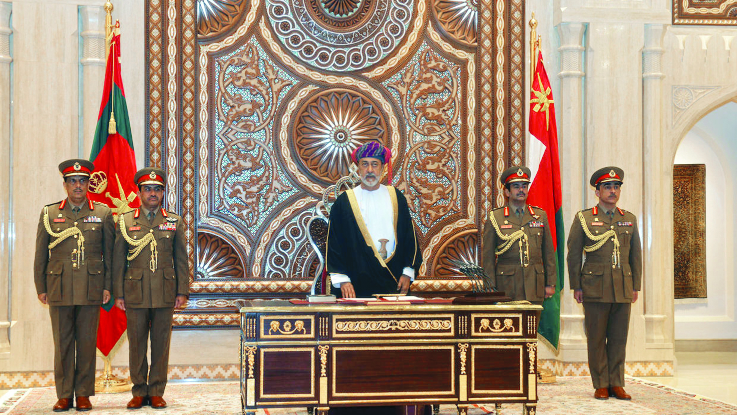 السلطان هيثم يقسم اليمين