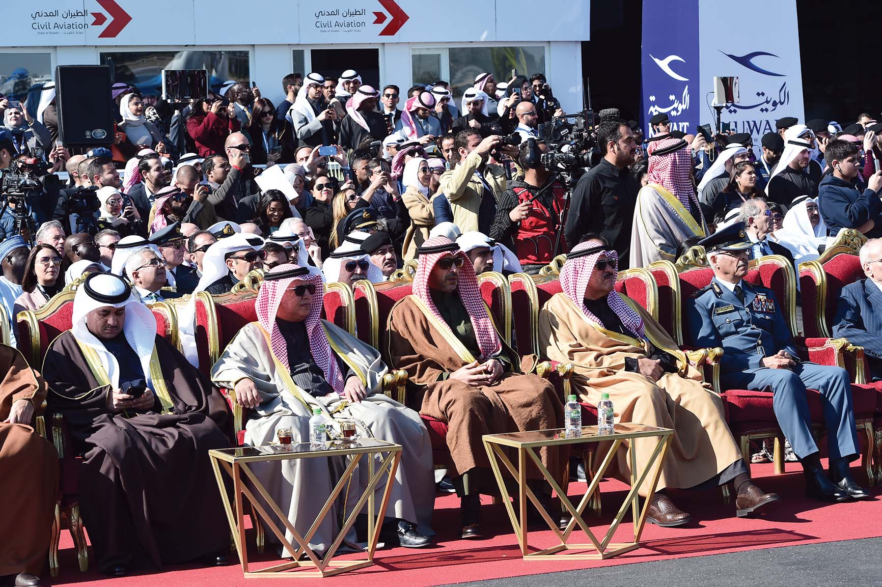 محمد العبدالله وسلمان الحمود ومبارك الحريص في مقدم حضور المعرض  