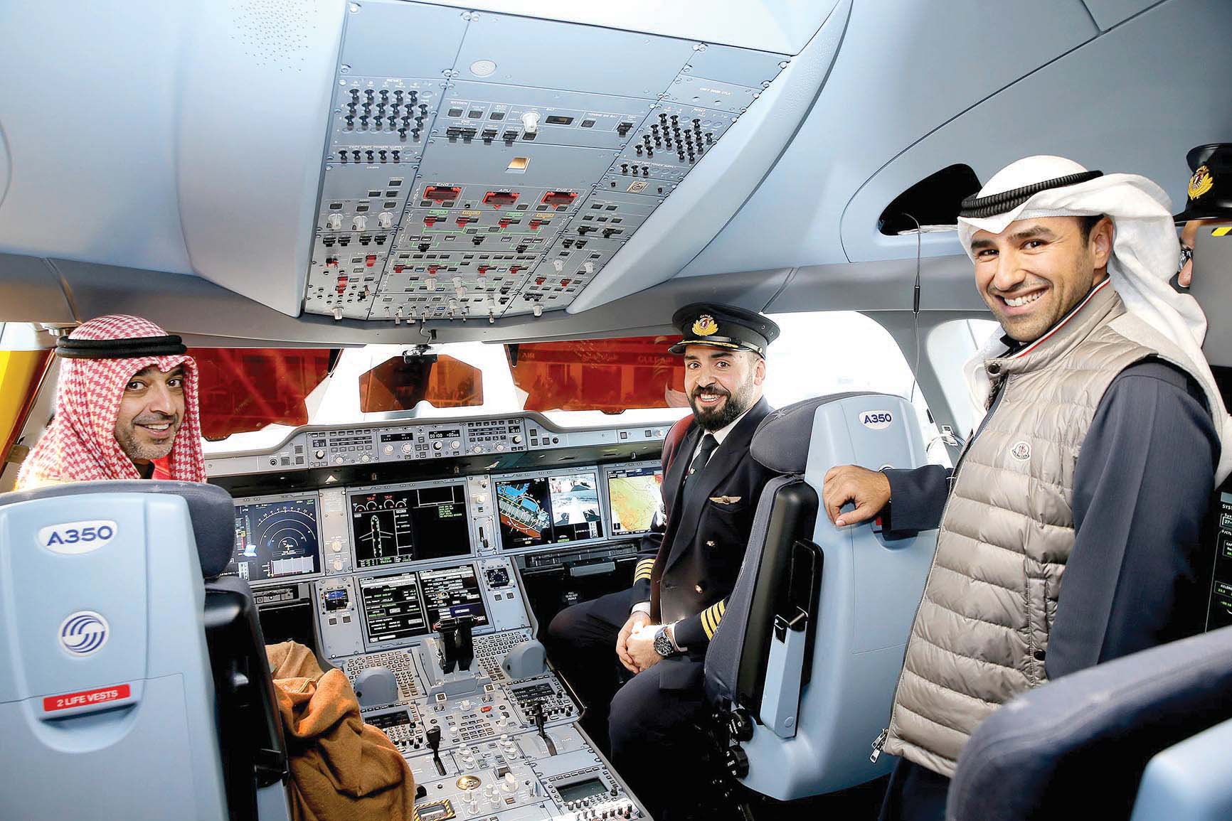 العبد الله في جولة داخل طائرة القطرية «إيرباص A350-1000» 