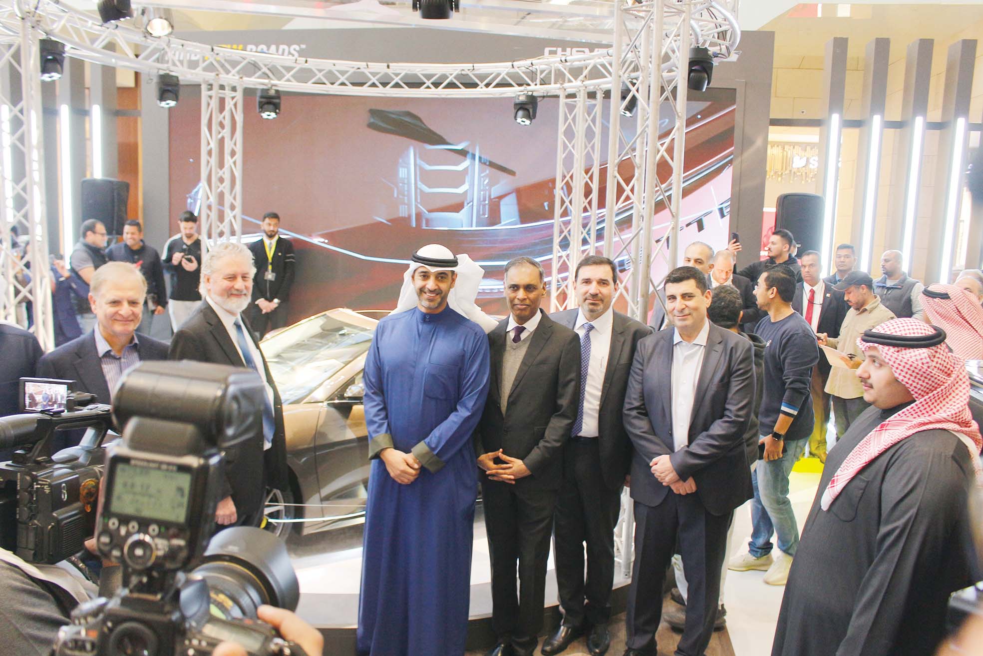 العبدالله في جناح الشركة
