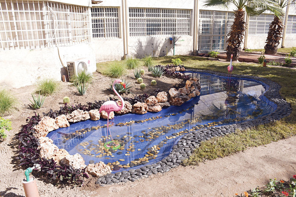 الحديقة من عمل السجناء بالكامل