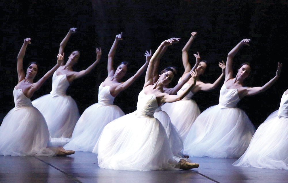 باليه عالمي على مسرح المركز