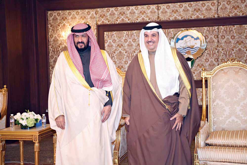 محافظ الفروانية مستقبلاً الشيخ طلال الخالد