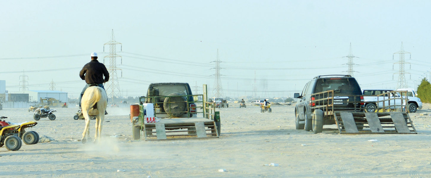 هرب راكباً الحصان