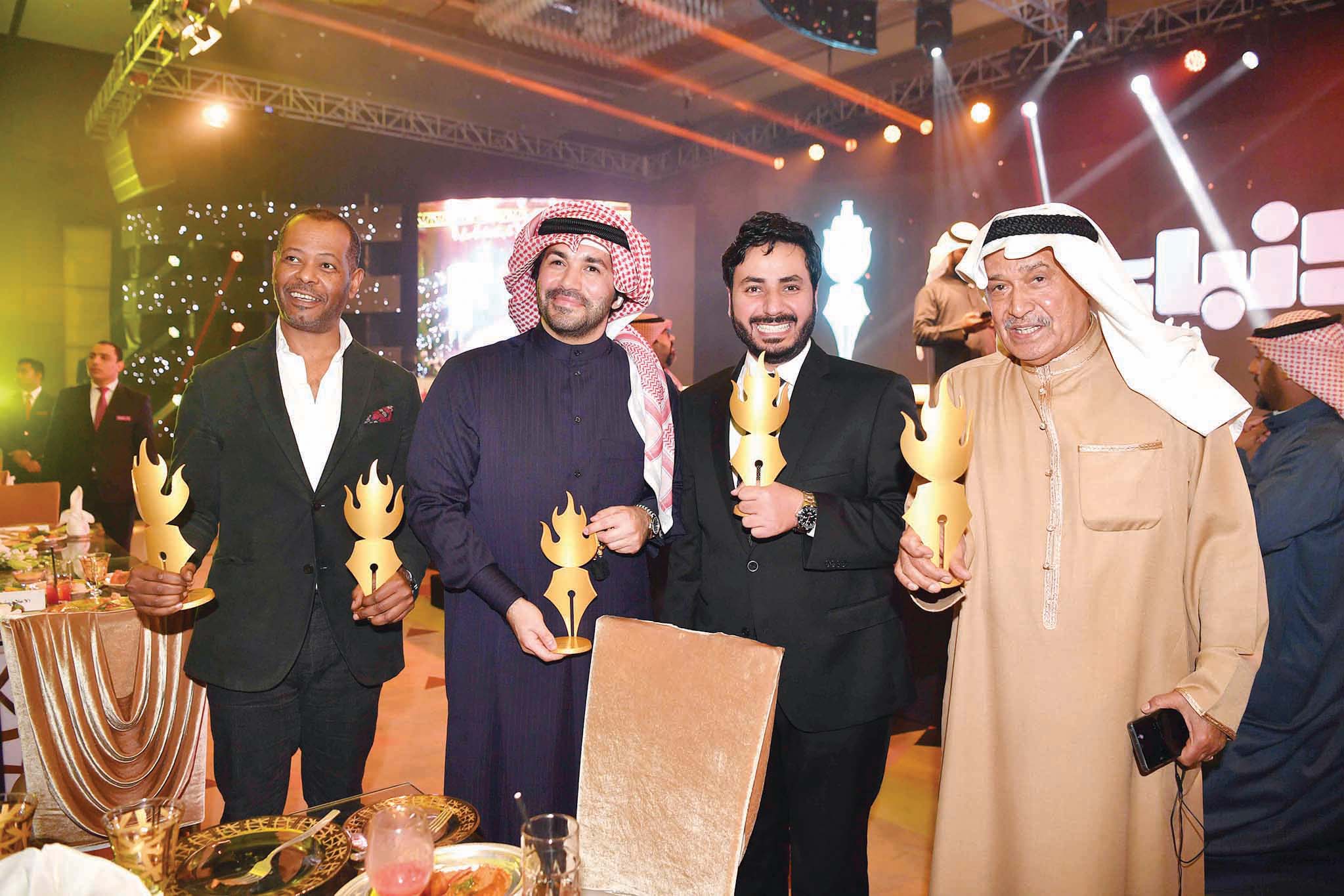 جاسم النبهان وإبراهيم شامل وعبدالله السيف ومحمد دحام الشمري مع جوائزهم