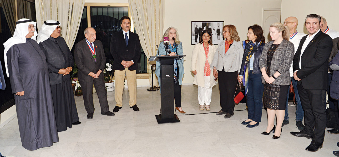 u0645u0627u0633u062fu0648u0628u0648u064a u0645u062au062du062fu062bu0629 u062eu0644u0627u0644 u0627u0644u0644u0642u0627u0621t (u062au0635u0648u064au0631 u0646u0627u064au0641 u0627u0644u0639u0642u0644u0629)