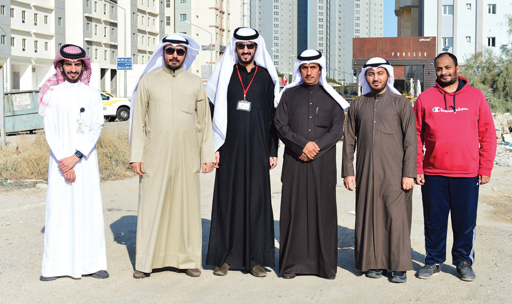 مفتشو قسم إزالة المخالفات برفقة فريق الطوارئ 