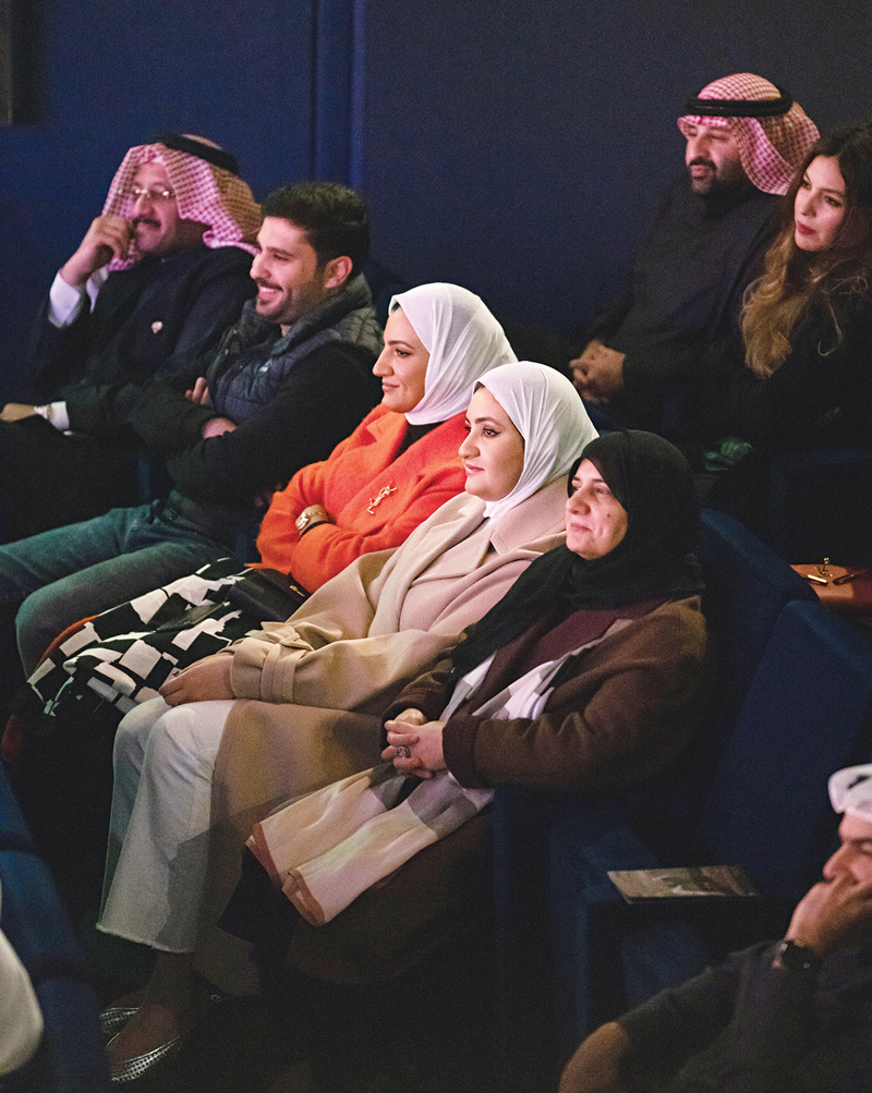 الحضور منسجمون... بابتسام