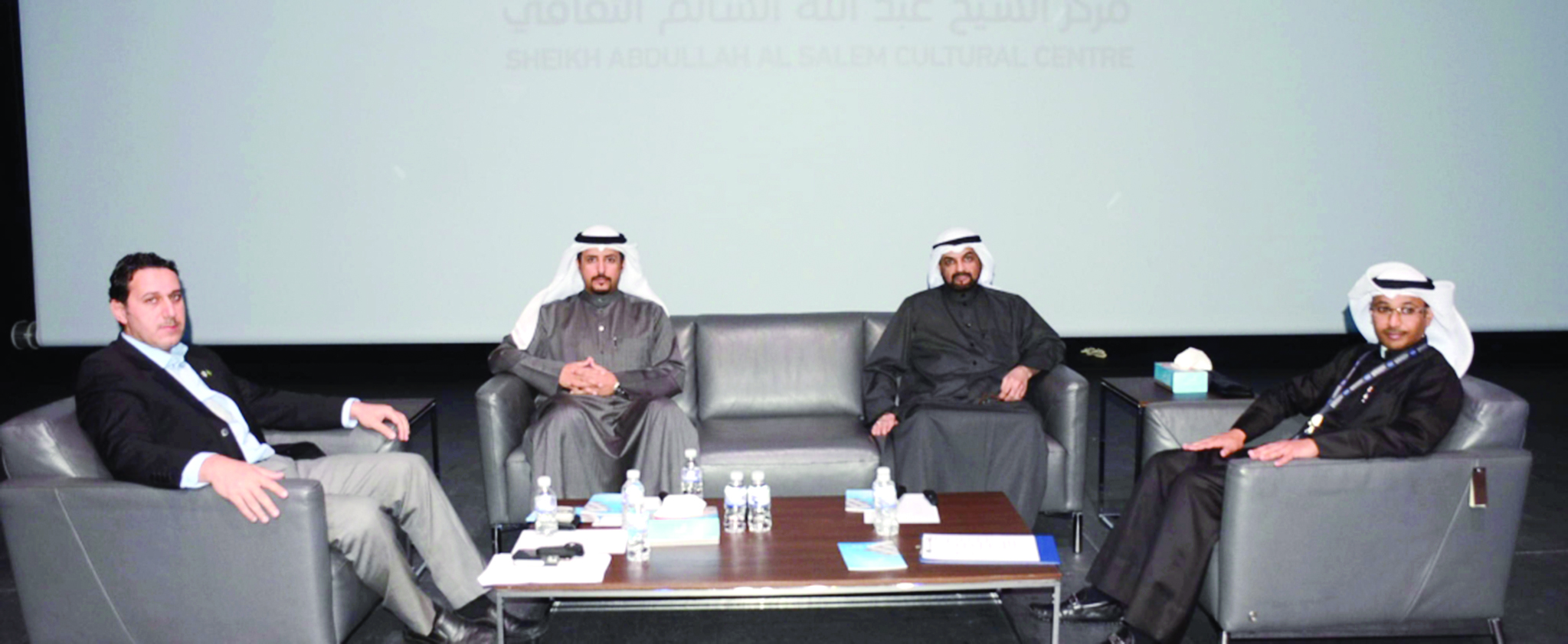 المتحدثون في الندوة 