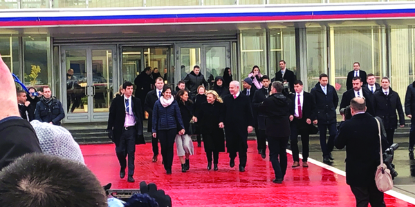 u0646u062au0646u064au0627u0647u0648 u0648u0632u0648u062cu062au0647 u0633u0627u0631u0629 u0628u0631u0641u0642u0629 u0627u0644u0633u062cu064au0646u0629 u0627u0644u0645u062du0631u0631u0629 u0648u0648u0627u0644u062fu062au0647u0627 u0641u064a u0645u0637u0627u0631 u0645u0648u0633u0643u0648 u0623u0645u0633 t(u0631u0648u064au062au0631u0632)