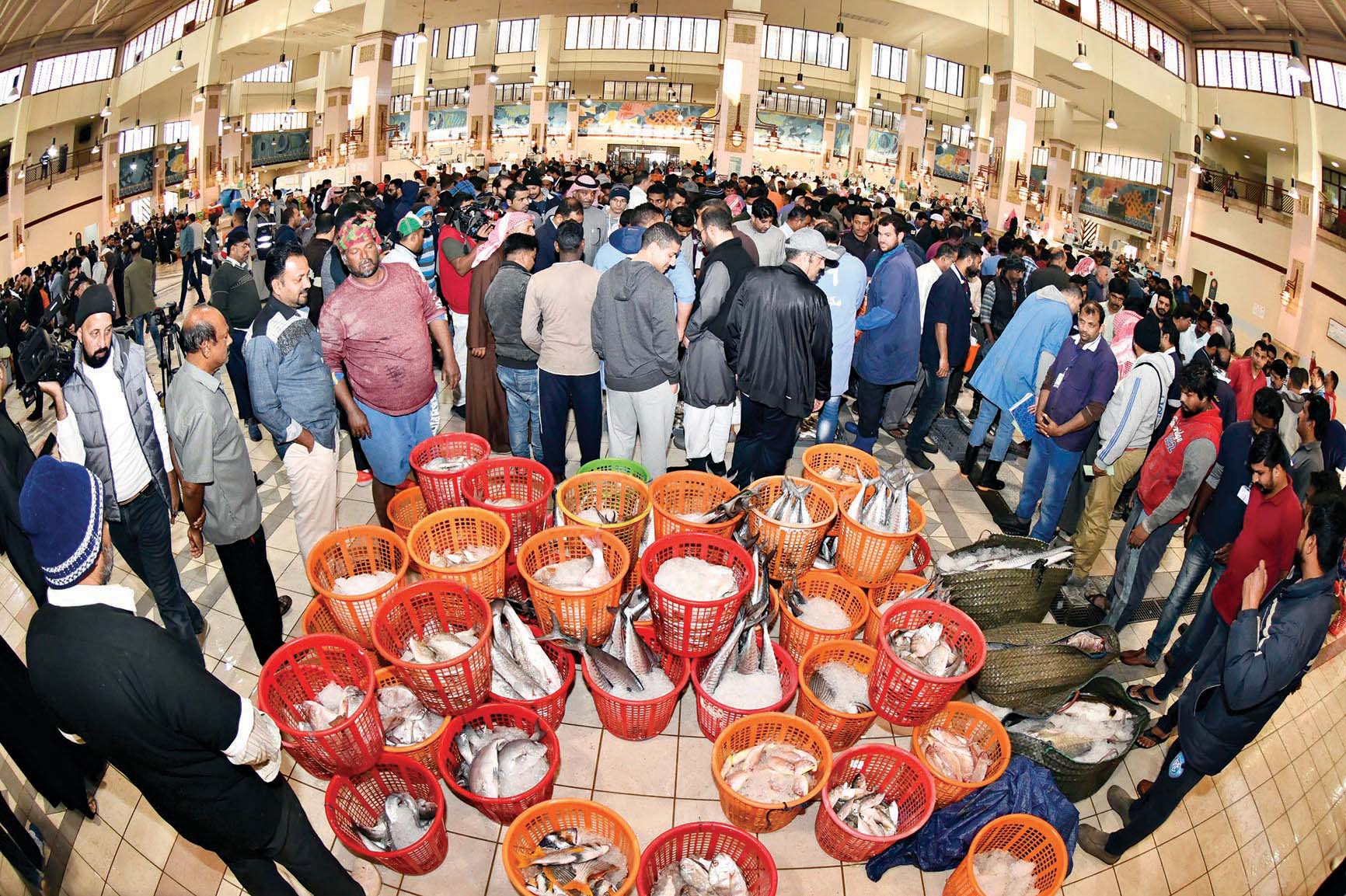 u0645u0639u0631u0648u0636u0627u062a u0645u062au0646u0648u0639u0629 u0645u0646 u0627u0644u0623u0633u0645u0627u0643 u0641u064a u0627u0644u0645u0632u0627u062f u0639u0635u0631 u0623u0645u0633             t                                         (u062au0635u0648u064au0631 u0623u0633u0639u062f u0639u0628u062fu0627u0644u0644u0647)