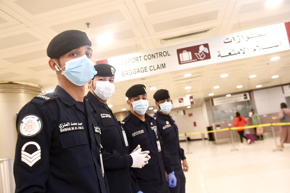 كمامات لرجال الأمن أيضاً