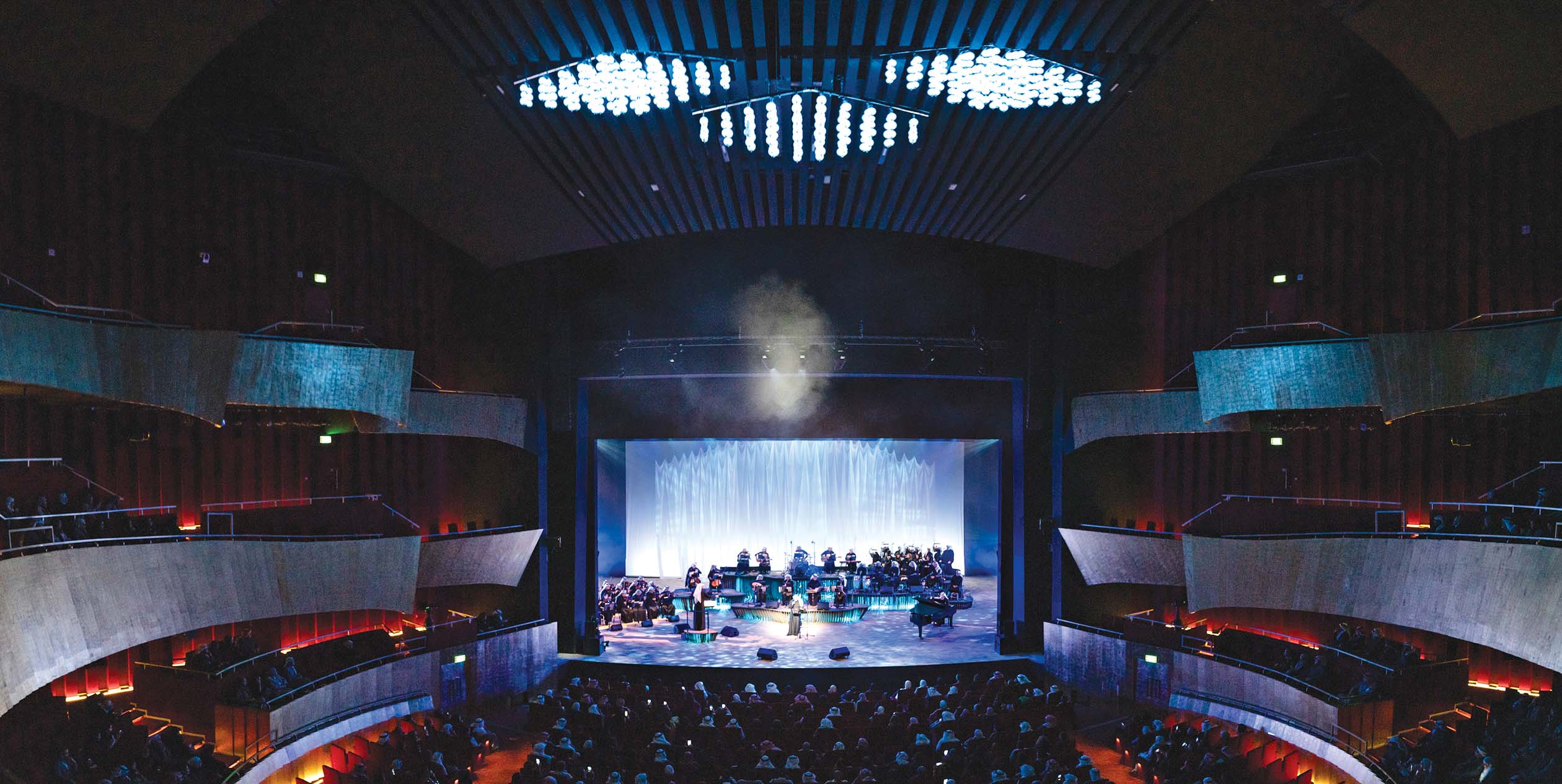 خالد الشيخ على المسرح