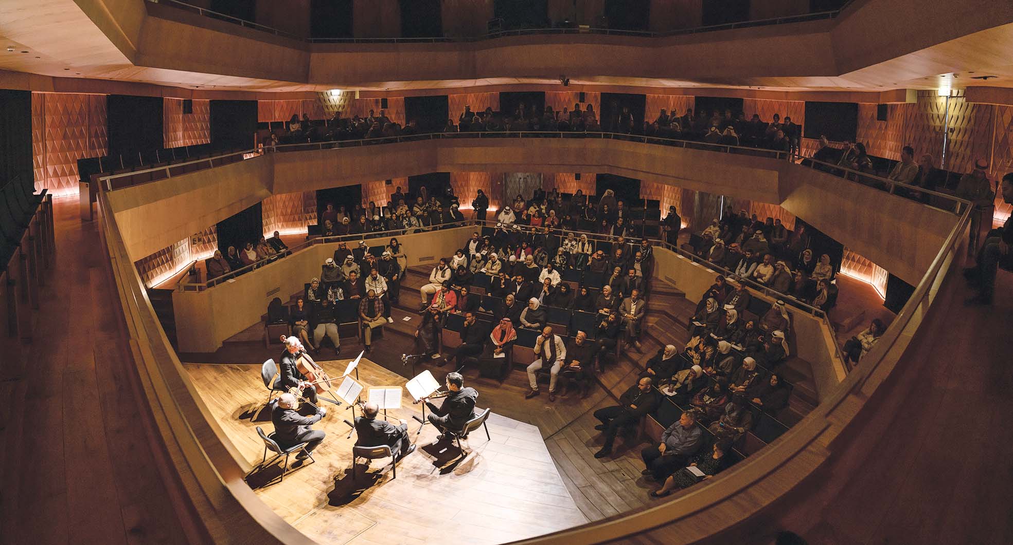 u062cu0645u0647u0648u0631 u00abu0627u0644u0642u0627u0639u0629 u0627u0644u0645u0633u062au062fu064au0631u0629u00bb u0627u0633u062au0645u062au0639 u0628u0627u0644u0623u0645u0633u064au0629