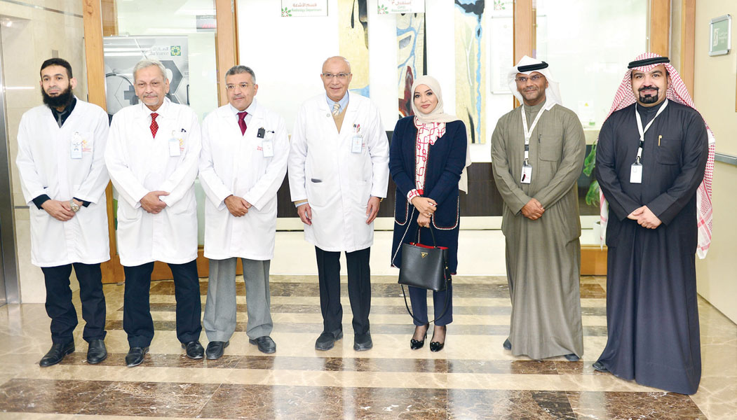 u0641u0627u0637u0645u0629 u0627u0644u0646u062cu0627u0631 u0645u0639 u0645u0633u0624u0648u0644u064a u0627u0644u0645u0633u062au0634u0641u0649 u0641u064a u0644u0642u0637u0629 u062cu0645u0627u0639u064au0629t(u062au0635u0648u064au0631 u0633u0639u0648u062f u0633u0627u0644u0645)